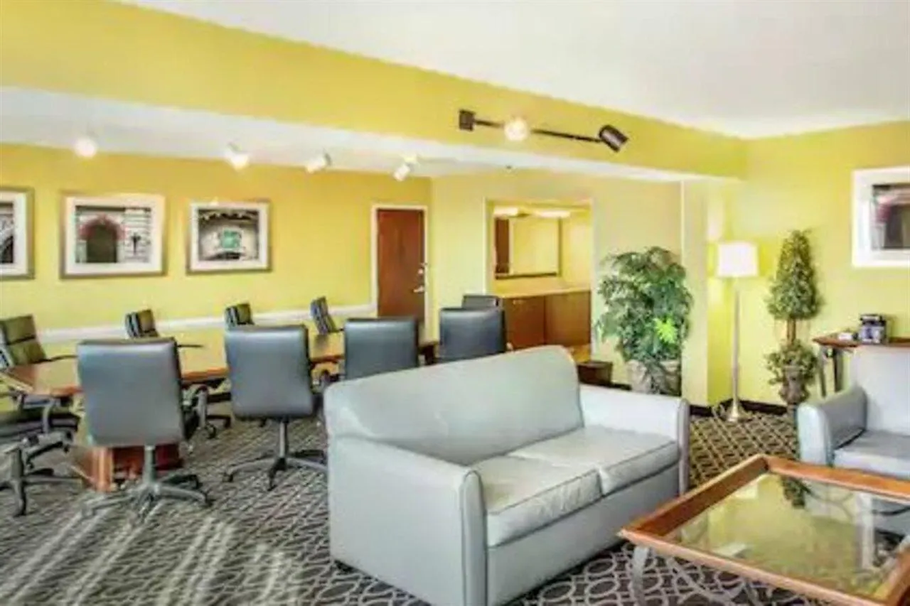 Отель Doubletree By Hilton Richmond - Мидлотиан 4*,